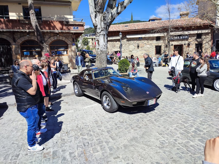 Concentración de Coches "Clásicos en Navacerrada" (1º domingo de cada mes)