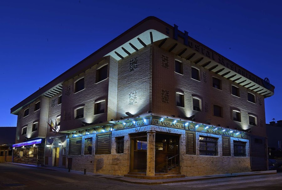 Hostal y Apartamentos El Volante