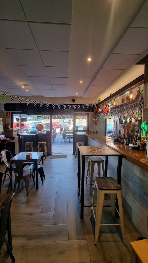 La Perreteria y Heladeria El Forastero