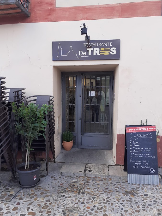 Restaurante De Tres