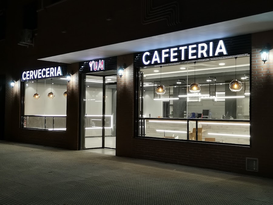 Yum cervecería cafetería